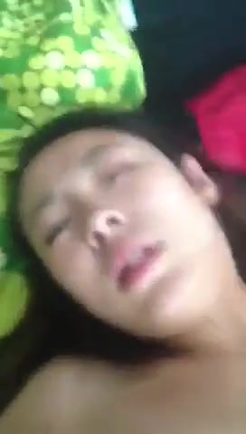 漂亮模特女友被插，爽爽的表情好迷魂