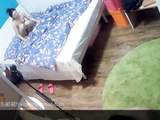水滴偷拍没穿衣服的小媳妇突然发现家里的摄像头被人偷开了