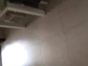 貌似偷别人老公小三被堵家里拔掉裤子暴打 高跟鞋打的啪啪响 真狠啊 方言对白