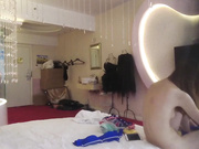 名门夜宴偷拍系列美女模特-邹邹被摄影师套路暗藏摄影机偷拍换衣服