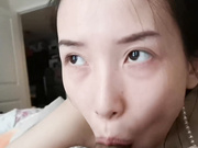 喜欢吃J8的清纯大学生眼镜妹媛媛与男友啪啪自拍