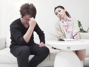 甜美的女学生在受到美妙的阴部撞击后后入