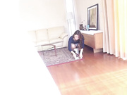 偷窥者被辣妈抓住但他很幸运能看到她的阴户