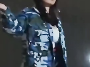 军训跳舞白吊带小姐姐，胸真大哦