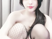 美女的大奶奶 我好想吃掉他阿