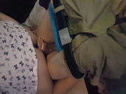 【精品福利】經常體驗刺激的小夫妻約男同事家中一起玩3P遊戲 迫不及待抱起在餐桌上幹 邊拍攝邊操 場面淫蕩 國語1080P高清