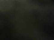 晚上无聊趴窗户偷窥发廊的洗头妹洗澡奶子还挺大的下面毛毛也很黑