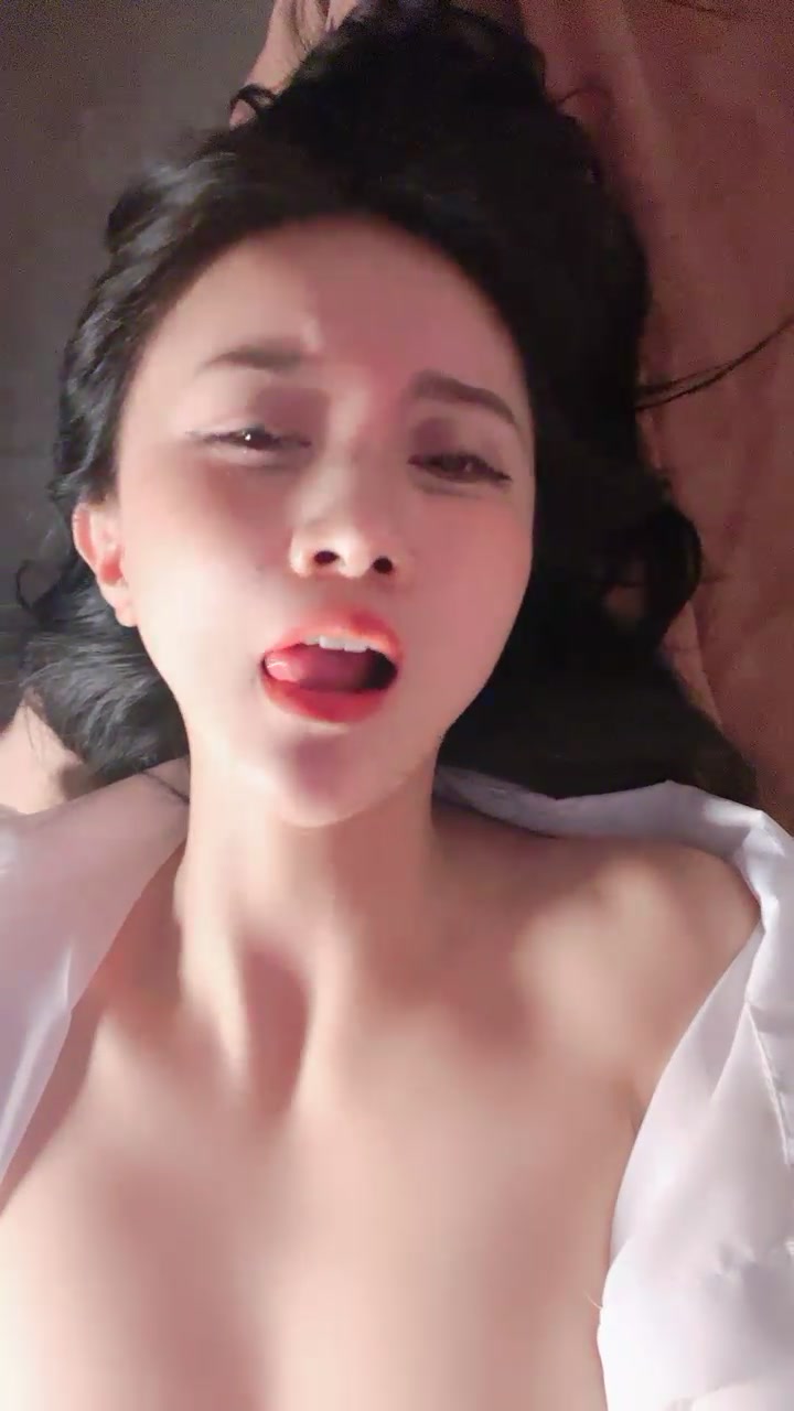 很有味道的小少妇全程露脸诱惑狼友听狼友指挥发骚淫声荡语不断