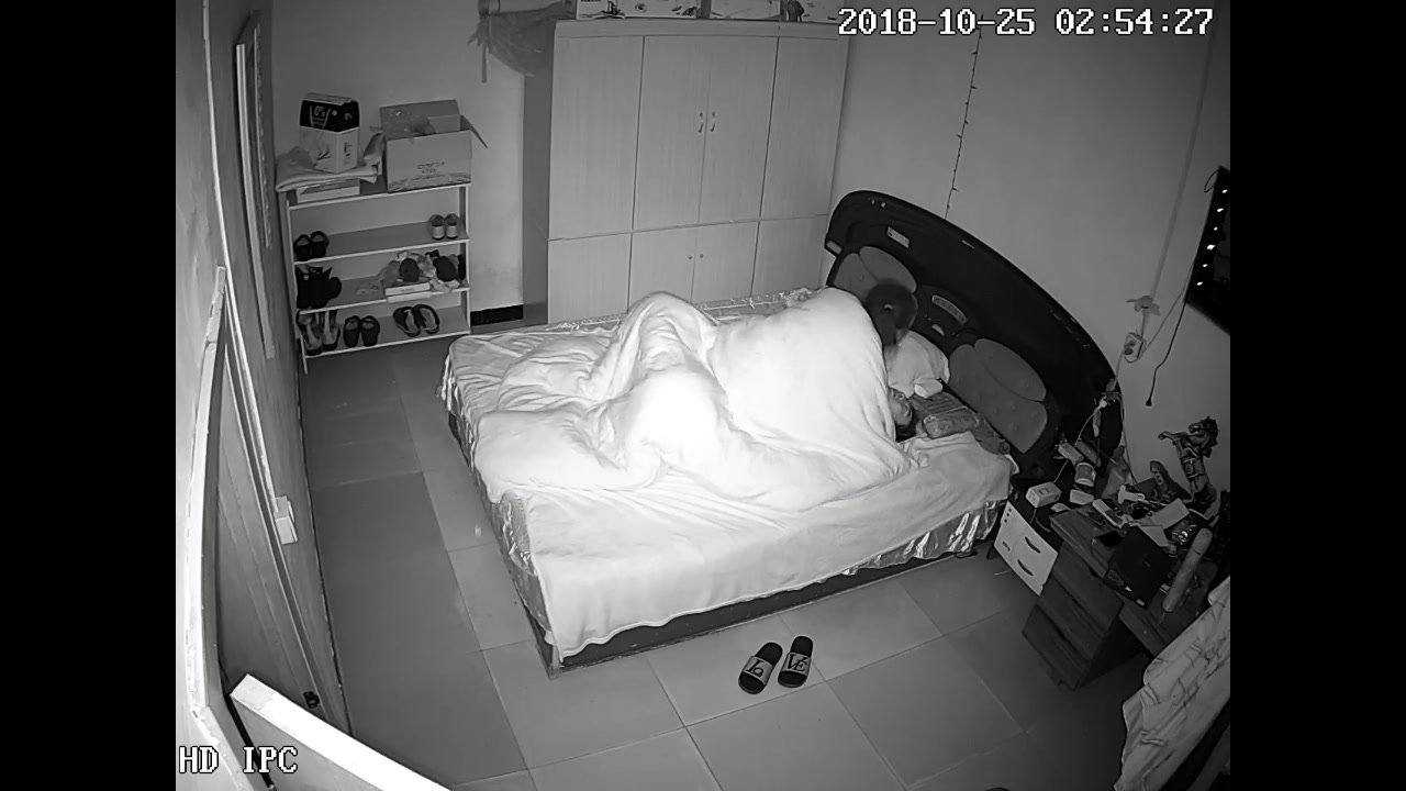 家庭攝像頭黑客破解拍攝到的寂寞小夫妻日常啪啪過性生活 69騎乘後入嘗試各種體位 表情銷魂 露臉高清