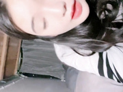身材爆炸的G奶女神刚下海，在宿舍开播