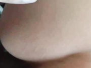 哄骗高中侄女玩手机，坏叔叔趁机玩侄女逼逼