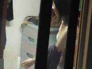 某小區出租屋拍攝到的妙齡女子更衣 苗條身材堅挺美乳絕對誘惑十足 1080P原版高清 (2)