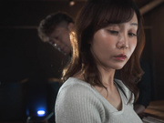 [JUQ-708] ハプニングバー人妻NTR 「あなたのためよ…」と言っていた妻がいつしか群がる男たちに夢中になっていた。 - 1of5