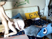 家庭网络摄像头破解-颜值超高身材性感的漂亮美女大中午闲来无事和老公床上切磋肏逼技术,这么漂亮逼毛那么旺!