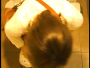最新流出某商場公共女廁坐廁偷拍到的各式美女少婦如廁 俯視鏡頭對著逼毛拍攝看得讓人欲火焚身 原版高清
