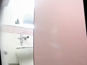 某站最新流出-海邊浴場公共女廁拍攝各式美女少婦如廁沐浴更衣 最後一個妹子的陰毛濃密性感 720P高清