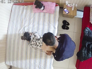 居家攝像頭黑客破解拍攝到的光棍黑老哥居家偷情私會風韻猶存少婦啪啪打炮 互舔互插爽的欲仙欲死 露臉高清
