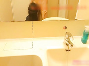 约炮小美女又是床上操又是洗澡间后入爽