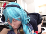 [COSX-062] 横乳の完全再現！？Iカップレイヤーみうちゃん、賭けに弱すぎてセクハラされまくり！ - 3of5