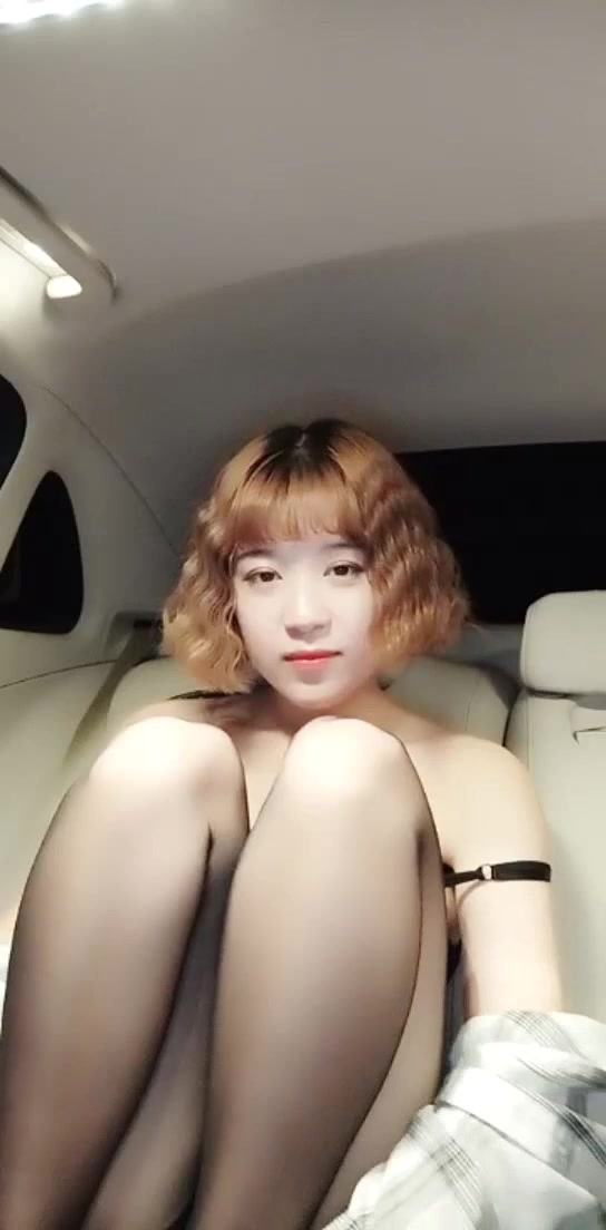 颜值不错身材超好短发巨乳美女主播第五部 户外玩车震口交啪啪喜欢不要错过