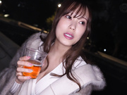 [MAAN-1011] パイパンHカップ美女と潮吹きAV撮影 迷子の美女を口説いてホテルIN！碓井せりな - 1of5