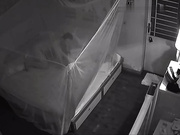 居家攝像頭黑客破解拍攝到的模特級別懷孕準備生二胎的媳婦和老公啪啪做愛 女兒還在一旁看著 露臉高清