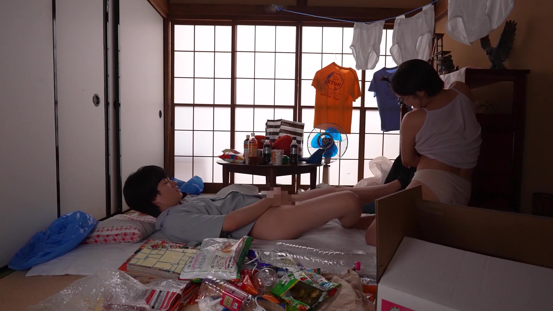 [FJIN-043] 合算10発抜き！！親の再婚でできた義姉は喪女！だらしないのにエロすぎる無防備巨乳な姉に杭打ち中出しされた僕…天晴乃愛 - 2of5