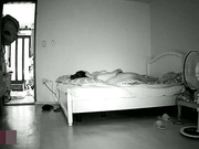 居家攝像頭破解拍攝到的年輕大奶少婦床上全裸看A片受不了手指摳逼自慰 高潮呻吟表情銷魂 720P高清