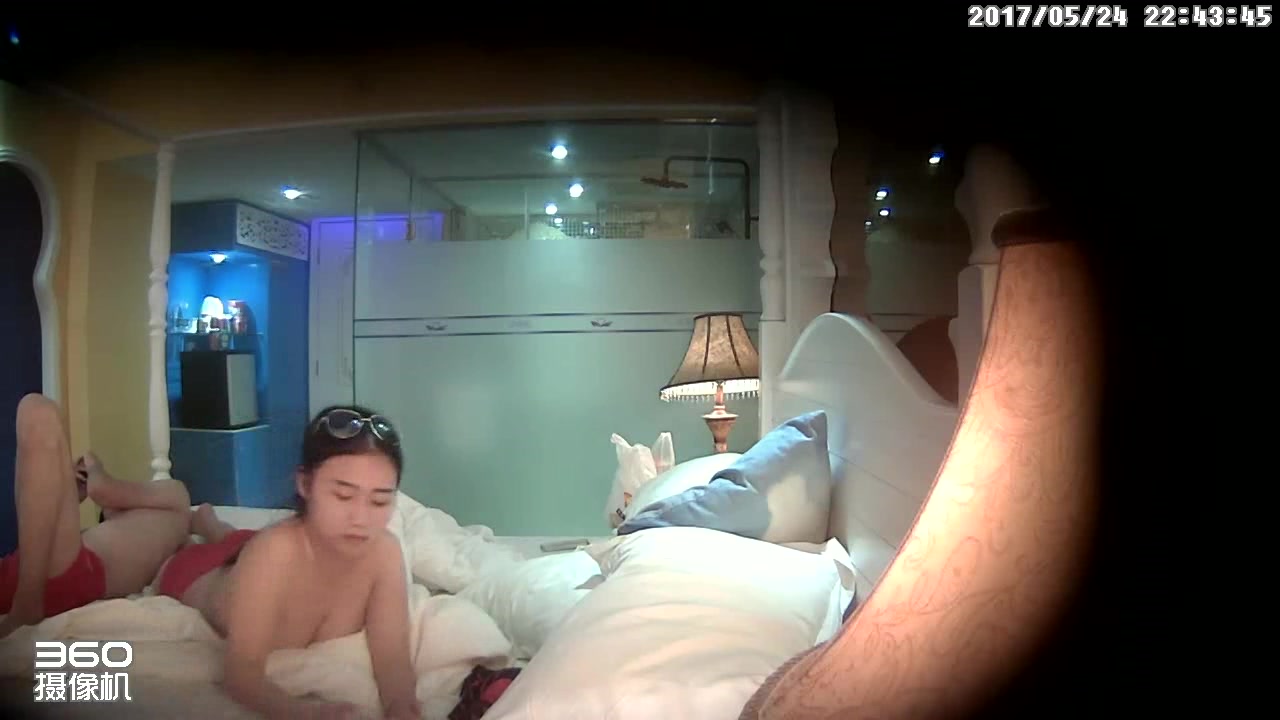 主題酒店稀有房拍攝到的美乳白嫩女孩與男友開房愛愛 互舔互插愛撫連續抽插高潮豪乳亂顫 嬌喘呻吟不斷 露臉高清