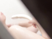[NECO-002] のぞき見バスタイム 騒音に耐えかねて窓を覗いたら地味で物静かな娘がお風呂場で自慰行為をしている姿をみてしまい… 篠崎菜都香 - 1of5