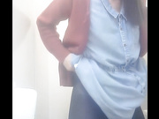 高檔餐廳公共衛生間超正視角拍攝到的食客美女如廁放尿 絕對美女如雲身材顏值爆表嫩穴清晰可視 720P原版高清