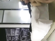 土豪大叔星級酒店開房現場直播高價約了個酒吧高顏值魔鬼身材DJ美女啪啪 沙發上互舔互插抱起來操 連續幹了兩炮直接累趴下了 國語對白