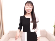 [NGHJ-013] 働く素人女性限定！一流百貨店に勤務する清楚で品格漂う美容部員さんが - 1of5