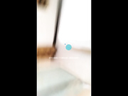 超嫩大屁股翘臀黄毛美妞一字腿掰开多毛美穴手指进出刺激紫薇喷水