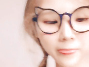 白丝露脸可爱的学妹精彩大秀直播，听狼友指挥掰开骚穴给狼友看，道具不停抽插，淫水多多浪叫呻吟，表情好骚