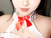 极品大奶淫妻母狗，高颜值制服情趣让小哥调教诱惑，全程露脸深喉口交给小哥舔脚，骚逼淫水泛滥激情上位好骚
