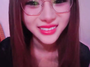 最漂亮的精神小妹【170CM才80多斤细长美腿】明星级的超高颜值07年妹妹，以为她带上眼镜会变得斯文，其实变得更骚