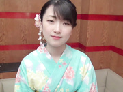 19岁的【超级甜美 美少女】已破处一年了，但依然很紧！挑逗一会就大量白浆，鸡巴插进去疼的惨叫不止