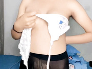 颜值不错的大奶小少妇，黑丝诱惑各种风情展示，小哥的大鸡巴已经很顶了，深喉口交无套插入，揉着奶子后入草