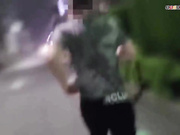 专搞年轻少妇大神kanekasuze，强拽白皙丰满漂亮少妇回她房间里操，她老公好久没满足她，水非常多，抗拒又享受