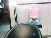 黑丝露脸爽到尖叫的铁锤妹妹精彩小秀，跟狼友撩骚互动揉奶玩逼，高频跳蛋塞逼里让狼友调教，表情好骚真刺激