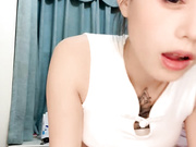 颜值不错的姑娘被小哥又草舒服了，全程露脸口交大鸡巴开档丝袜让小哥多体位无套爆草，浪叫呻吟不止表情好骚