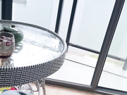 原创小姨子的秘密海边小姨子献出美鲍让姐夫贪婪舔吃阳台跪献口交迎着海风后入精液射满菊花流入阴道