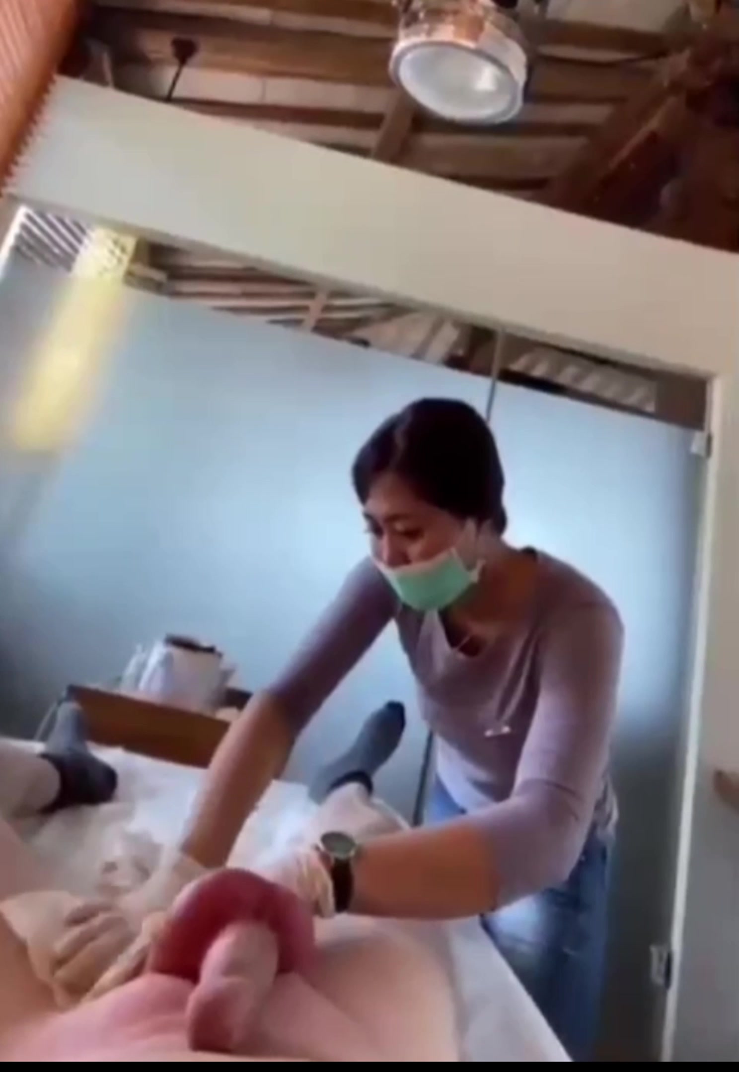 猎奇：给鸡鸡脱毛，通并快乐着，太刺激了，直接给整射了，射精时鸡巴不停跳动！