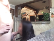 正值青春期的姐弟趁爸妈不在家，厨房乱伦。