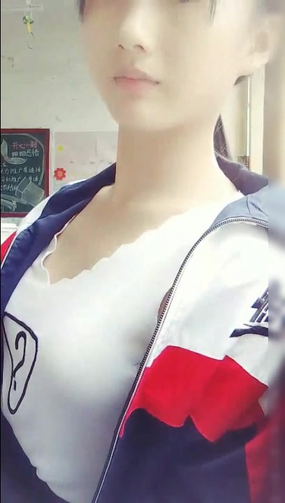 某新直播平台很屌的职业大专学妹教室玩直播狼友刷个飞机马上到厕所给大家看硬货对白清晰