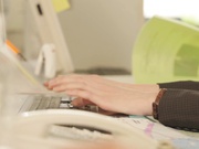 ROYD-351 朝起きたら部屋に下着姿の同期女子社員！いつも生意気で悪態ばかりついてくるのに、甘えてきたので… 天川そら - 1of5