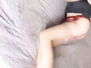 女神思瑞手机直播和刷了很多礼物终于被邀请到家里的强壮中年男子啪啪,用力干的太猛说：不行了,停一下,救命啊,不要射里面!