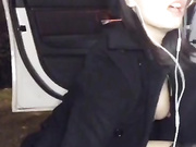 公路户外紫薇,车内道具秀,旁边车上还躲着两人褕褕看不敢下来