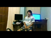游戏玩累了挥手叫女椅上插